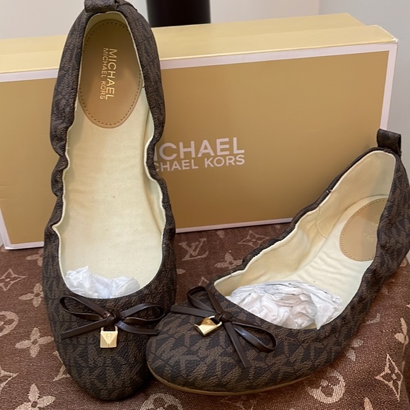 Brandnew Michael Kors Juliette Flats - Picture 2 of 4